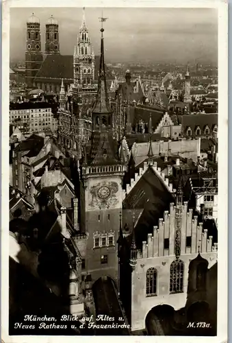 43804 - Deutschland - München , Blick auf Altes u. Neues Rathaus u. d. Frauenkirche - gelaufen 1936