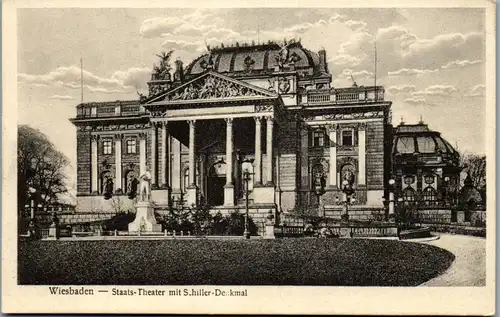 44089 - Deutschland - Wiesbaden , Staats Theater mit Schiller Denkmal - nicht gelaufen