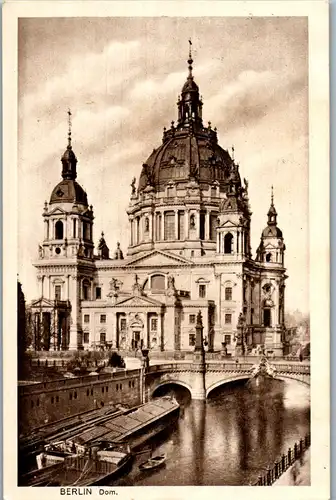 44199 - Deutschland - Berlin , Dom - gelaufen