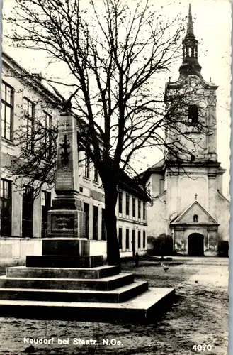 44521 - Niederösterreich - Neudorf bei Staatz , Kriegerdenkmal , Denkmal - nicht gelaufen