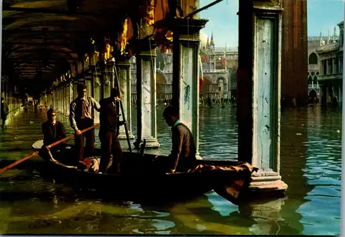 45018 - Italien - Venezia , Eccezionale alta marea in Piazza S. Marco , Springflut , Überschwemmung , Hochwasser