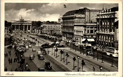 45157 - Deutschland - Berlin , Unter den Linden mit Brandenburger Tor - gelaufen 1939
