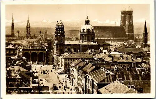 45988 - Deutschland - München , Blick v. d. Ludwigskirche auf Stadt und Gebirge - gelaufen 1935