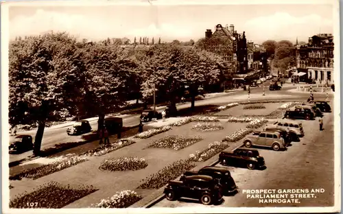 46021 - Großbritannien - Harrogate , Prospect Gardens and Parliament Street , Car , Auto - gelaufen 1953