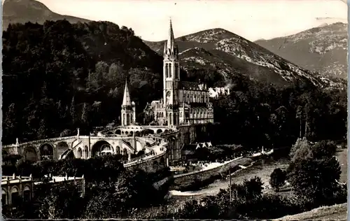 46110 - Frankreich - Lourdes , La Basilique - gelaufen 1952