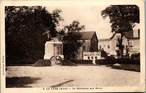 46465 - Frankreich - La Fere , Aisne , Le Monument aux Morts - gelaufen