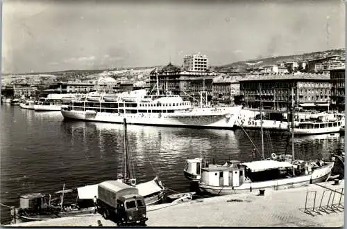 47601 - Kroatien - Rijeka , Hafen , Schiff , Boot , LKW - gelaufen 1964