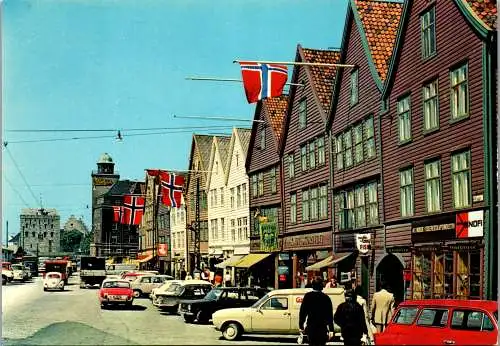 48396 - Norwegen - Bergen , Frau Bryggen mot Rosenkrantztarnet - nicht gelaufen