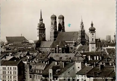 51585 - Deutschland - München , Blick auf Peterskirche , Frauenkirche und Rathaus - gelaufen 1960