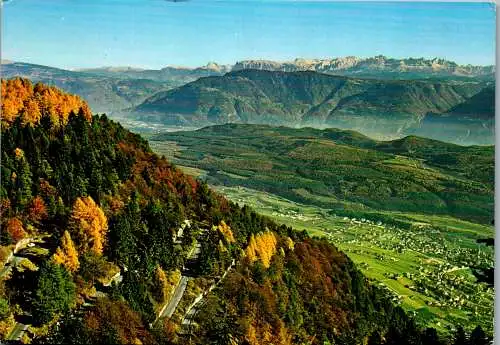 52153 - Italien - Dolomiti , Mendelpass Straße geg. Kaltern , Strade del Passo Mendola , Caldaro - gelaufen 1984