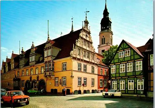 53019 - Deutschland - Celle , Der Markt mit dem Rathaus , BMW , Turm der Stadtkirche , Mercedes - nicht gelaufen