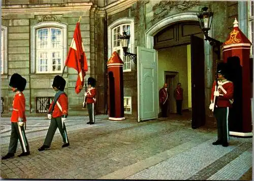 53024 - Dänemark - Kopenhagen , The Royal Guard in red gala , Leibgarde , rote Galauniform - nicht gelaufen