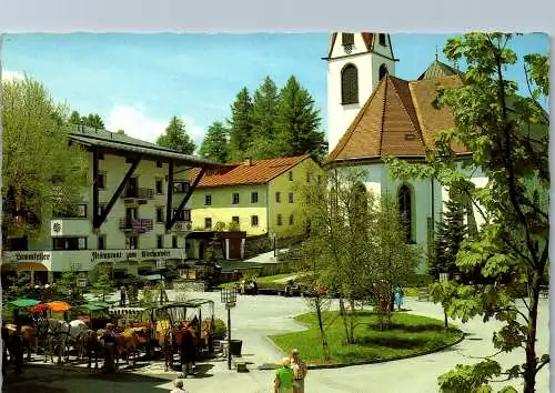 54165 - Tirol - Seefeld , Dorfplatz mit Pfarrkirche St. Oswald , Restaurant Lammfeller , Zum Kirchenwirt - n. gelaufen
