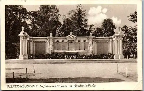 55480 - Niederösterreich - Wiener Neustadt , Gefallenen Denkmal im Akademie Park - gelaufen 1929