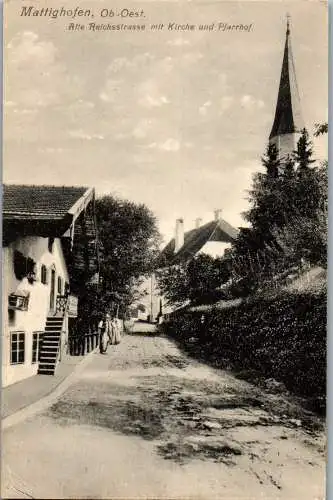 55600 - Oberösterreich - Mattighofen , Alte Reichsstrasse mit Kirche und Pfarrhof - gelaufen 1927