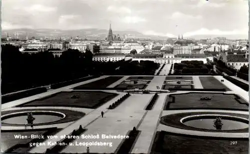 55945 - Wien - Wien , Blick vom oberen Schloß Belvedere gegen Kahlenberg , Leopoldsberg - gelaufen