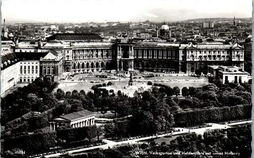 55957 - Wien - Wien , Volksgarten und Heldeplatz mit neuer Hofburg - gelaufen