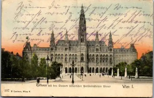 56035 - Wien - Rathaus , mit den Statuen historischer Persönlichkeiten Wien's - gelaufen