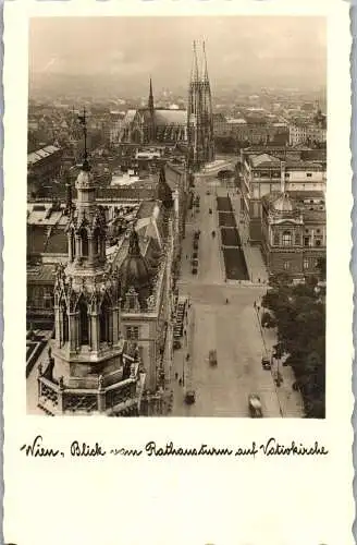 56158 - Wien - Wien , Blick vom Rathaus auf Votivkirche - nicht gelaufen