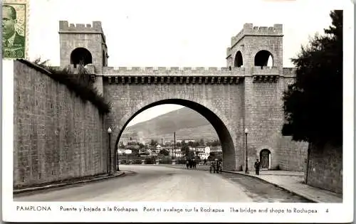 56285 - Spanien - Pamplona , Puente y bajada a la Rochapea - gelaufen 1955