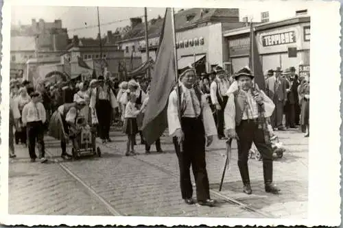 56545 - Tracht - Tschechien , Personen in Tracht -  1951