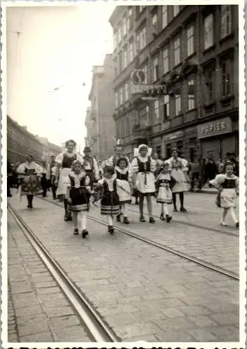 56550 - Tracht - Tschechien , Personen in Tracht -  1954