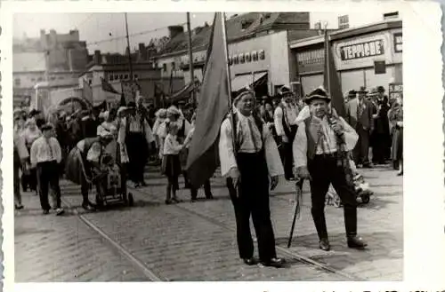 56553 - Tracht - Tschechien , Personen in Tracht -  1951