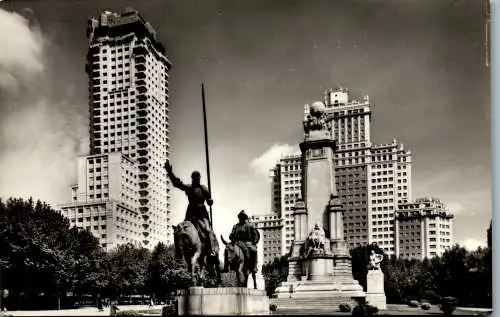 58011 - Spanien - Madrid , Plaza de Espana , Monumente a Cervantes - gelaufen 1959