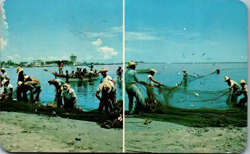 58119 - Mexico - Veracruz , Pescadores con redes en las playas , Fishermen hauling in their nets - gelaufen 1973