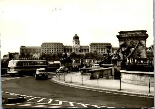 58604 - Ungarn - Budapest , Lanchid , Kettenbrücke mit Burg - gelaufen 1966