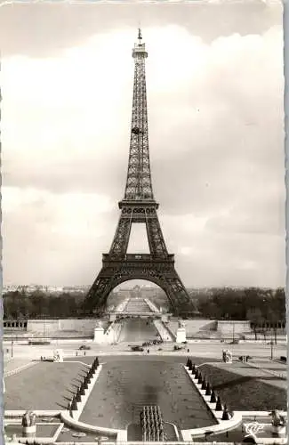 59070 - Frankreich - Paris , La Tour Eiffel , l. beschädigt - gelaufen 1951