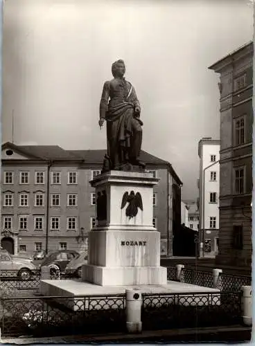 59545 - Salzburg - Salzburg , Mozart Denkmal , VW Käfer - gelaufen 1964