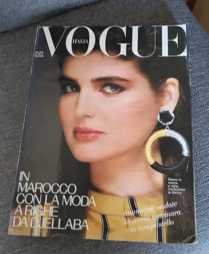 Vogue Magazin Italia: IN MAROCCO  CON LA MODA ARIGHE DA DJELLABA. 