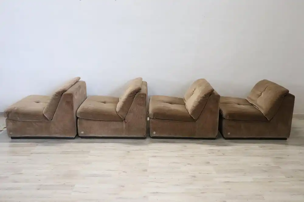 Italienisches Modulares Samtsofa von Busnelli, 1970er 3