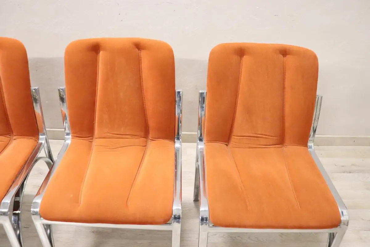 Esszimmerstühle aus verchromtem Metall & orangefarbenem Samt, 1970er 3
