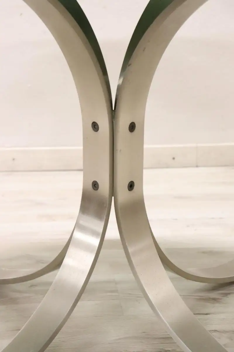 Italienischer runder Esstisch aus Stahl & Rauchglas, 1970er 2