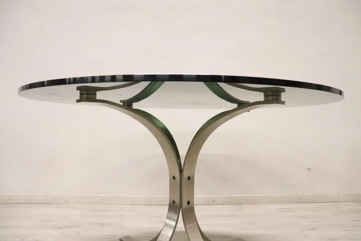 Italienischer runder Esstisch aus Stahl & Rauchglas, 1970er 4