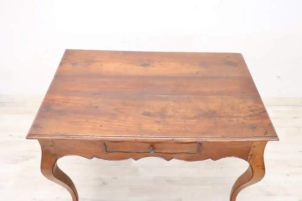 Antiker Couchtisch aus Kirschholz, 18. Jh. 2