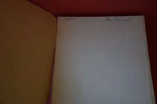 Albert Dauzat: La Toponymie Francaise. Buts et Méthodes.-Questions de Peuplement.- Les Bases Pré-Indo-Européennes.-Noms de Rivières.-Toponymie Gallo-Romaine.-Un Dépouillement Régional: Auvergne et Velay. 