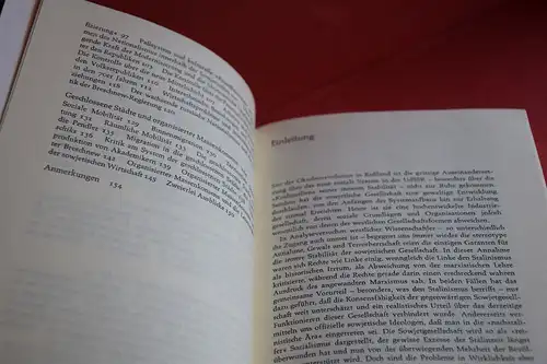 Victor Zaslavsky: In geschlossener Gesellschaft. Gleichgewicht und Widerspruch im sowjetischen Alltag. Aus dem Amerikanischen v. Rosemarie Farkas. 