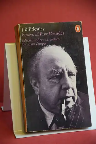 J.B. Priestley: Essays of Five Decades. Selected and with a preface by Susan Cooper. 