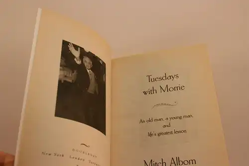 Mitch Albom: Tuesdays with Morrie. An old man, a young man, and life's greatest lesson. 