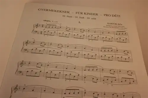 Bartók, Béla: Gyermekeknek III-IV; Apró darabok kezdo zongorázóknak (oktávfogás nélkül) / Für Kinder - Kleine Klavierstücke für Anfänger (ohne Oktaven-Spannung). 