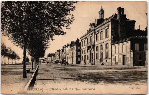 AK Pauillac L'Hôtel de Ville et le Quai Léon-Perrier 1909 #PM514