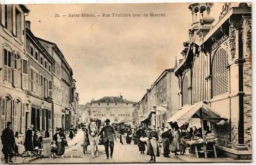 AK St. Mihiel Rue Fruitiére jour de Marché Feldpost 1914 #PM850