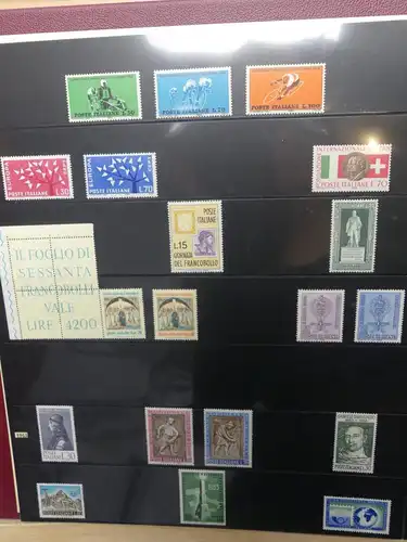 Italien 1862-1990 besammelt meist postfrisch auf schwarzen Safe Seiten #LX753