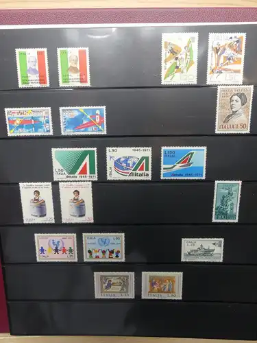 Italien 1862-1990 besammelt meist postfrisch auf schwarzen Safe Seiten #LX753