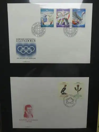 Liechtenstein Sammlung FDCs auf selbstgestalteten Seiten in 2 Binder #LZ370