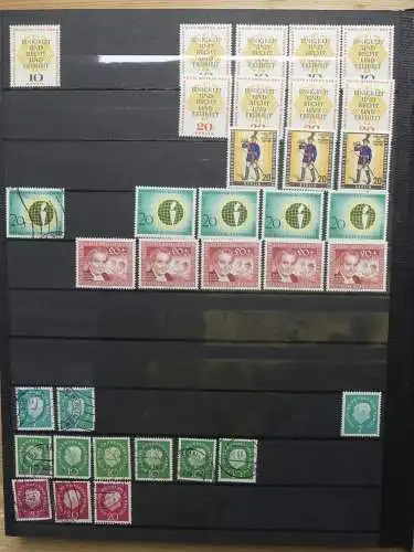 Berlin Lagerbuch teils mit mittleren Werten im Einsteck-Album #LZ577