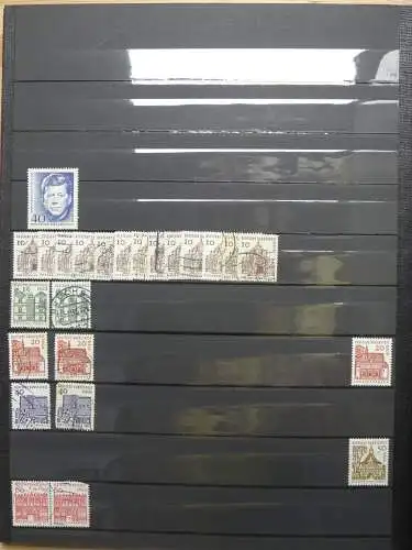 Berlin Lagerbuch teils mit mittleren Werten im Einsteck-Album #LZ577